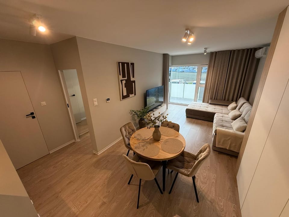 Bed, Living room, Photo of the whole room, Seating area, Dining area, wardrobe