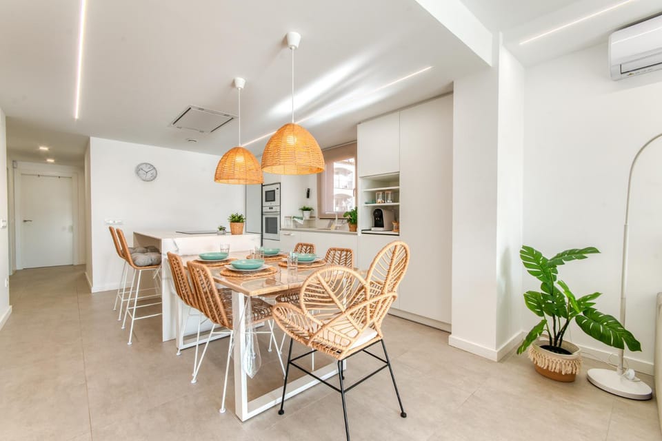 Seating area, Dining area, air conditioner