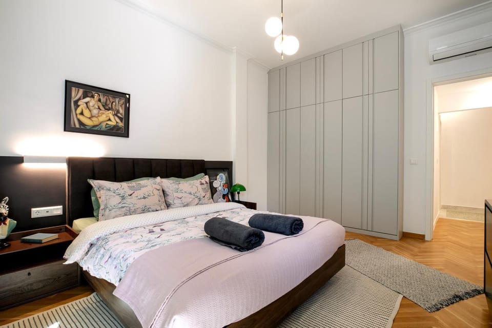 Bed, Bedroom, towels, wardrobe