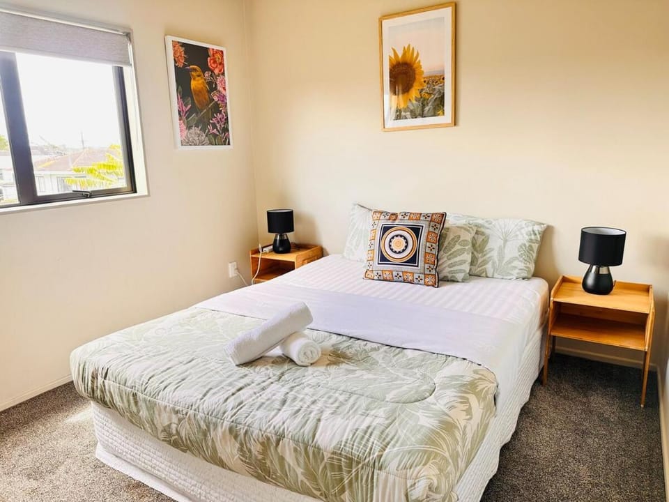 Modern Family Retreat Near Auckland City & Airport Villa in Auckland