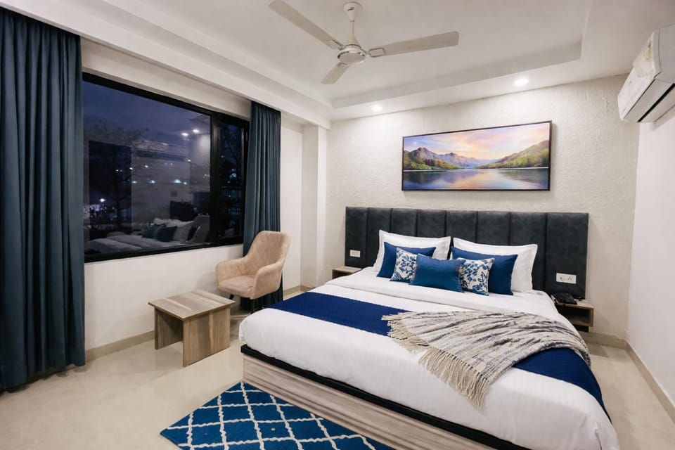 Bed, TV and multimedia, air conditioner