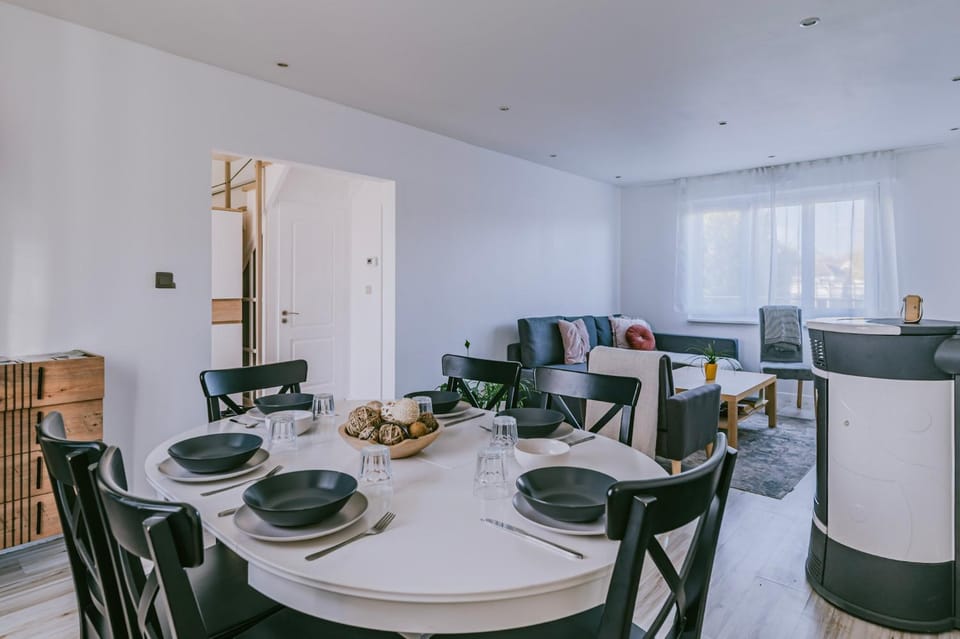 Maison avec salle cinéma, terrasse, jardin, trampoline & BBQ proche Strasbourg House in Eckbolsheim