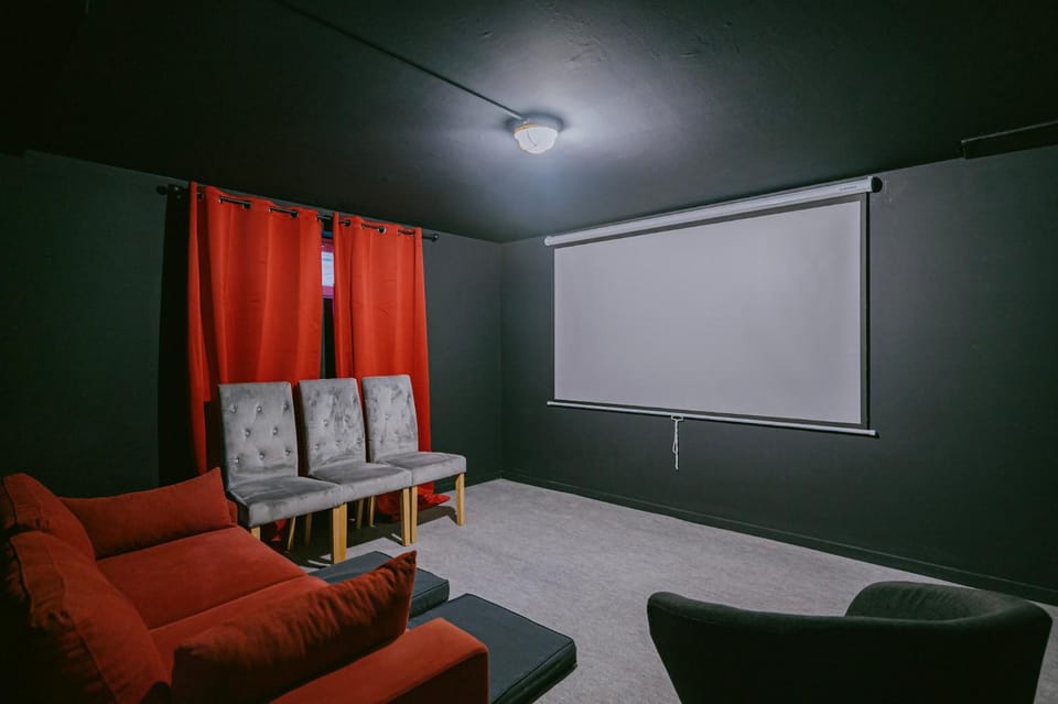 Maison avec salle cinéma, terrasse, jardin, trampoline & BBQ proche Strasbourg House in Eckbolsheim