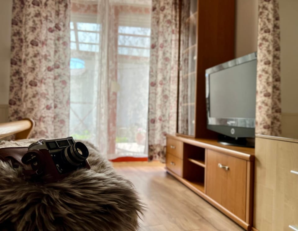 TV and multimedia, Balcony/Terrace, Bedroom, wardrobe
