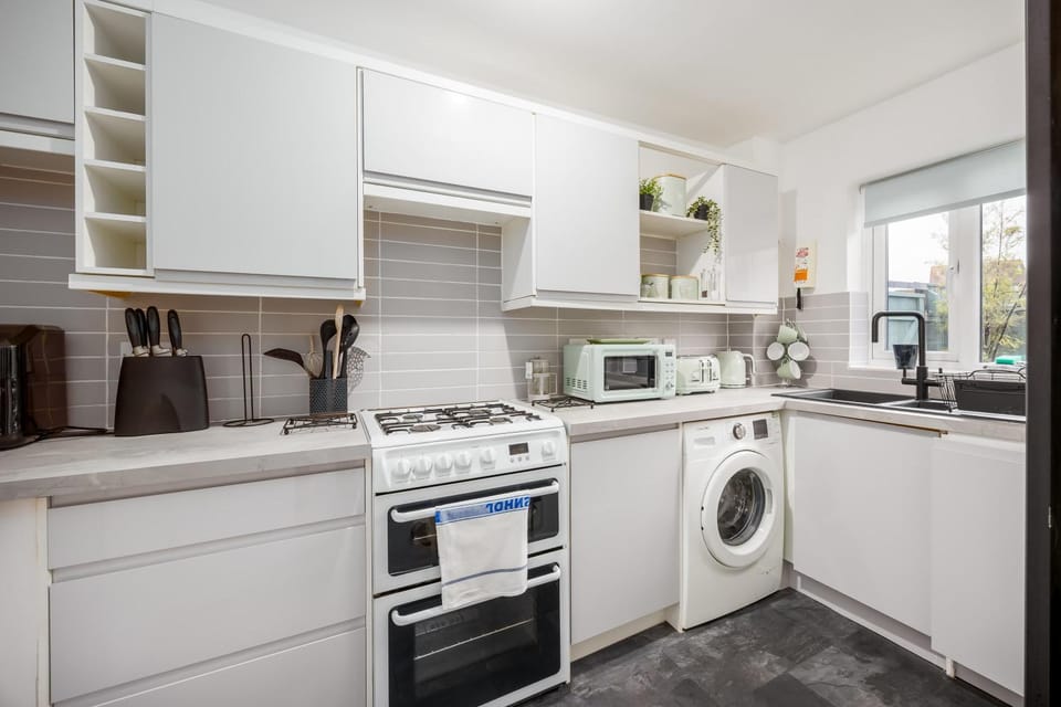 Quai Des Pecheurs - With Views from Bedroom Overlooking the Harbour House in Poole