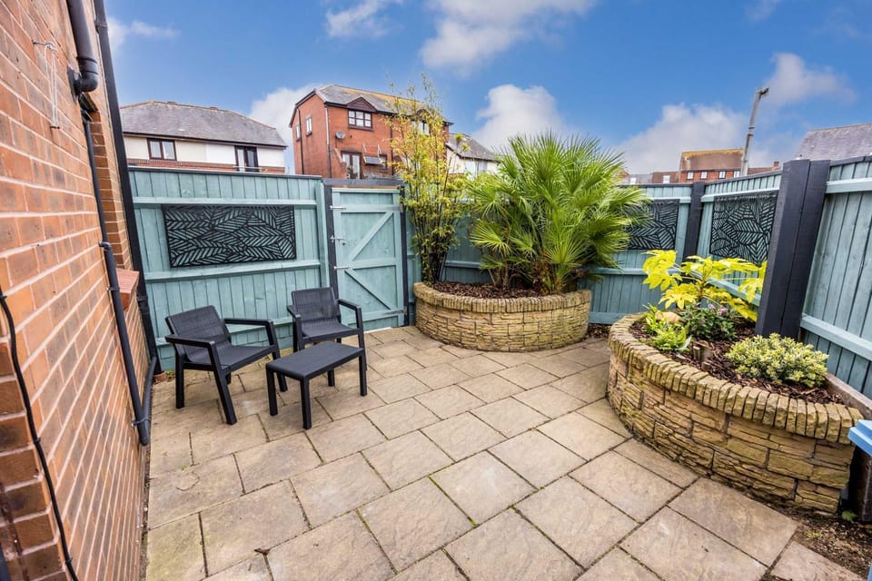 Quai Des Pecheurs - With Views from Bedroom Overlooking the Harbour House in Poole