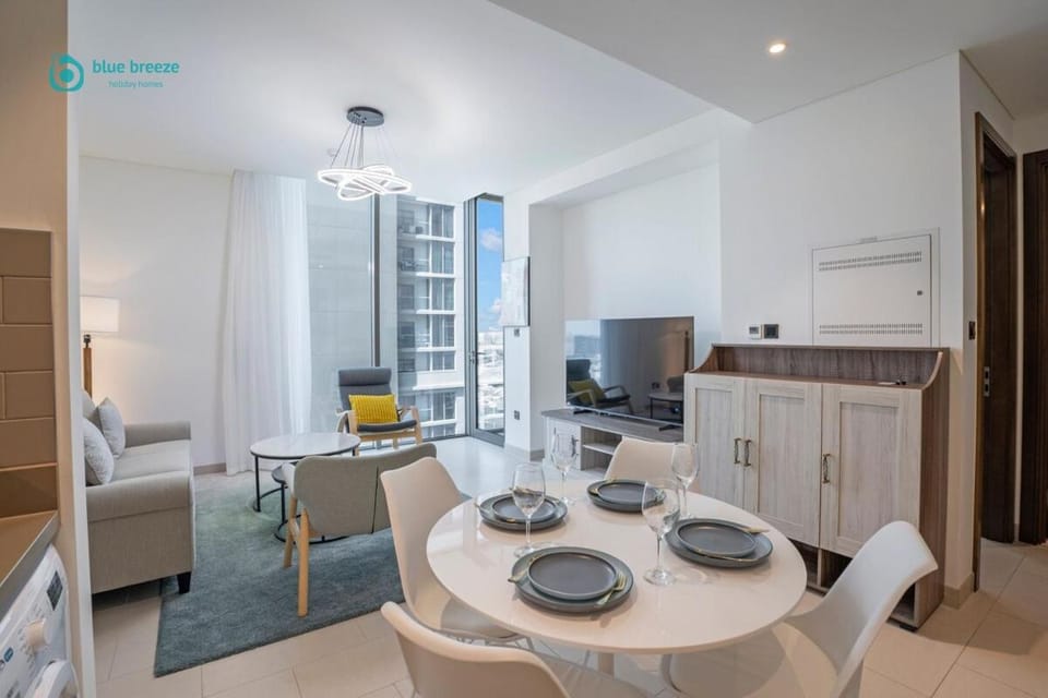 TV and multimedia, Living room, Dining area