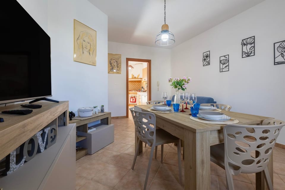 Property building, Kitchen or kitchenette, Living room