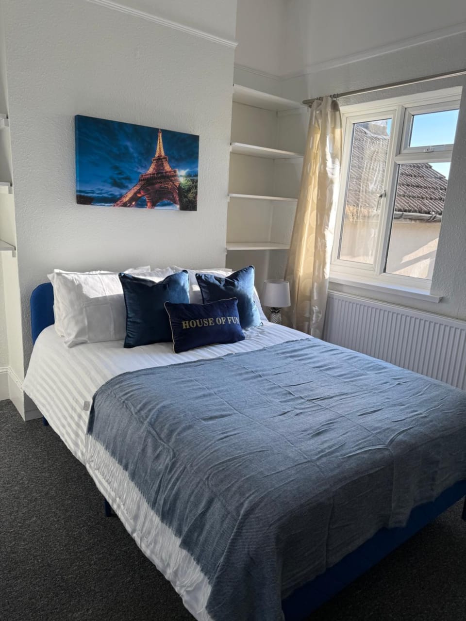 Bed, Photo of the whole room, Bedroom, heating