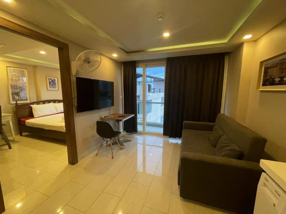 林荫大道公寓Grand Avenue codon 超大泳池 素质极高的公寓 Apartment in Pattaya City