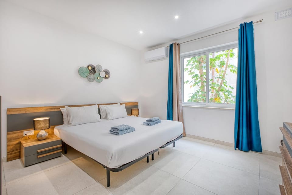 Spacious & Cozy 4-Bedroom in Sliema JELL1-2 Apartment in Sliema