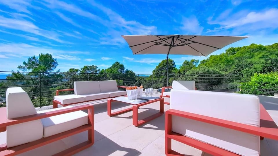 Villa de Prestige au Calme avec piscine chauffée et Vue exceptionnelle Villa in Lorgues