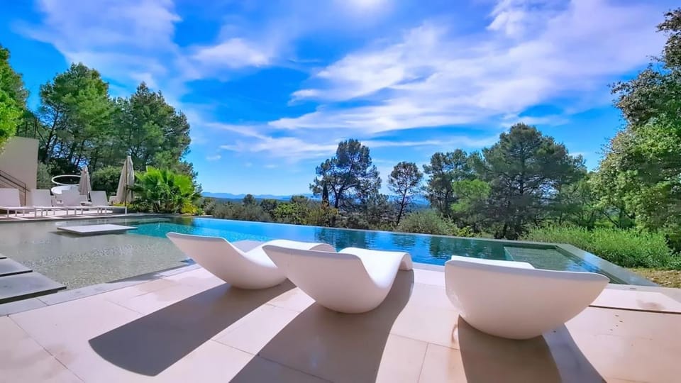 Villa de Prestige au Calme avec piscine chauffée et Vue exceptionnelle Villa in Lorgues