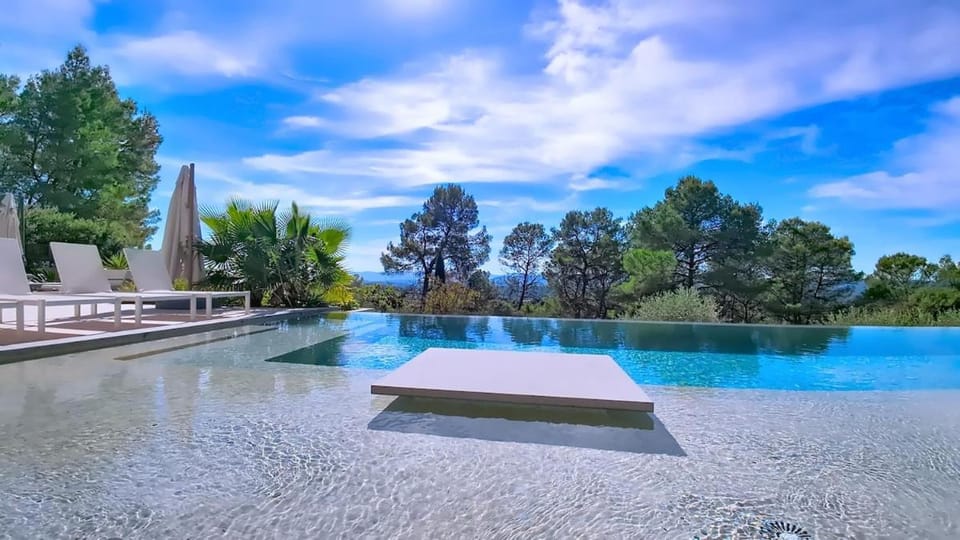 Villa de Prestige au Calme avec piscine chauffée et Vue exceptionnelle Villa in Lorgues