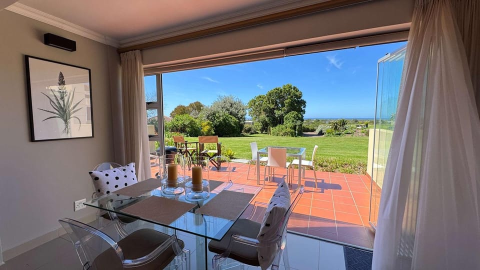 Salty Goose - 2BD APT Sea & Lagoon Views Apartment in Plettenberg Bay