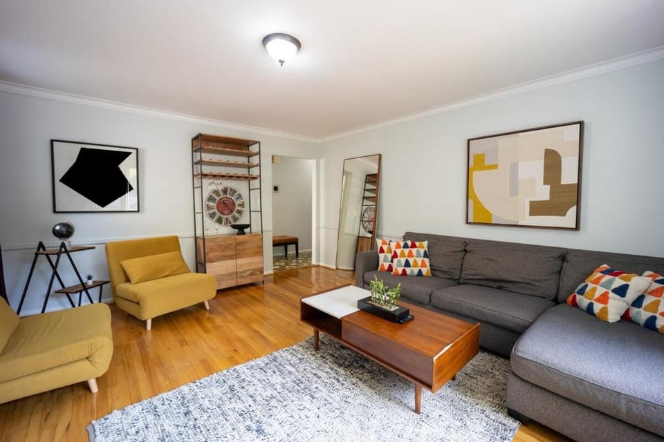 3bedroom APT with balcony & free street parking Apartment in Mount Vernon