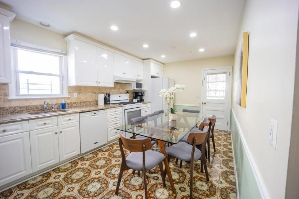 3bedroom APT with balcony & free street parking Apartment in Mount Vernon