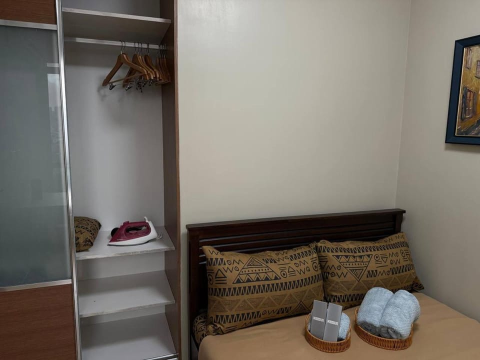 Bed, Living room, Photo of the whole room, Seating area, Bedroom, towels, wardrobe