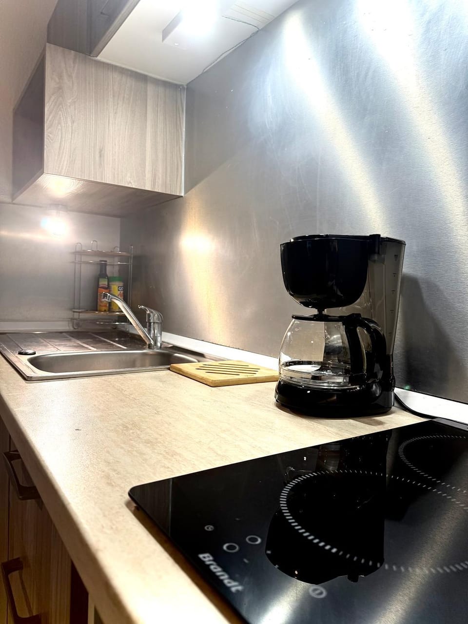 Coffee/tea facilities, Kitchen or kitchenette, minibar, stove