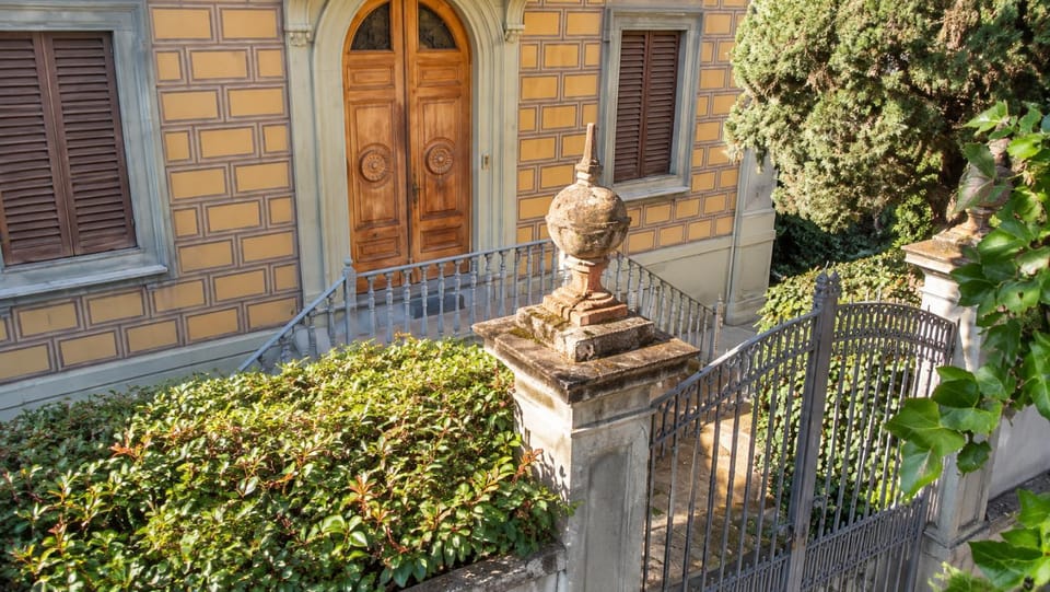 Property building, Facade/entrance