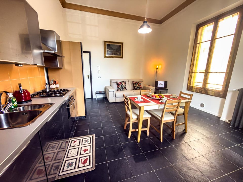 Kitchen or kitchenette, Living room, Seating area, Dining area, oven, pet friendly, stove