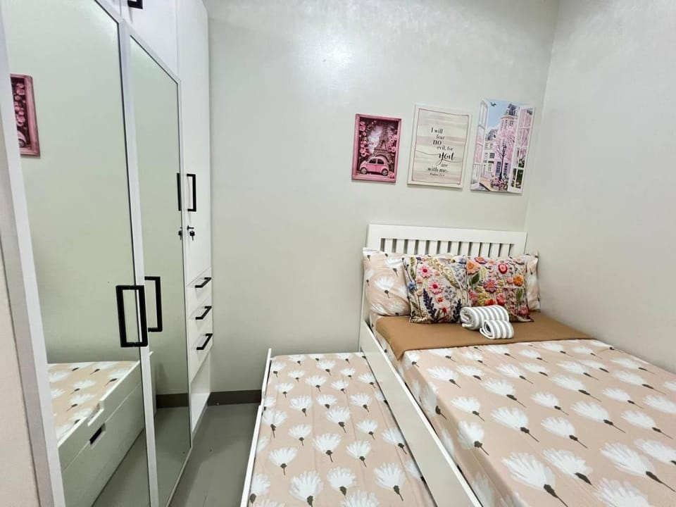 Bed, Photo of the whole room, Bedroom, wardrobe