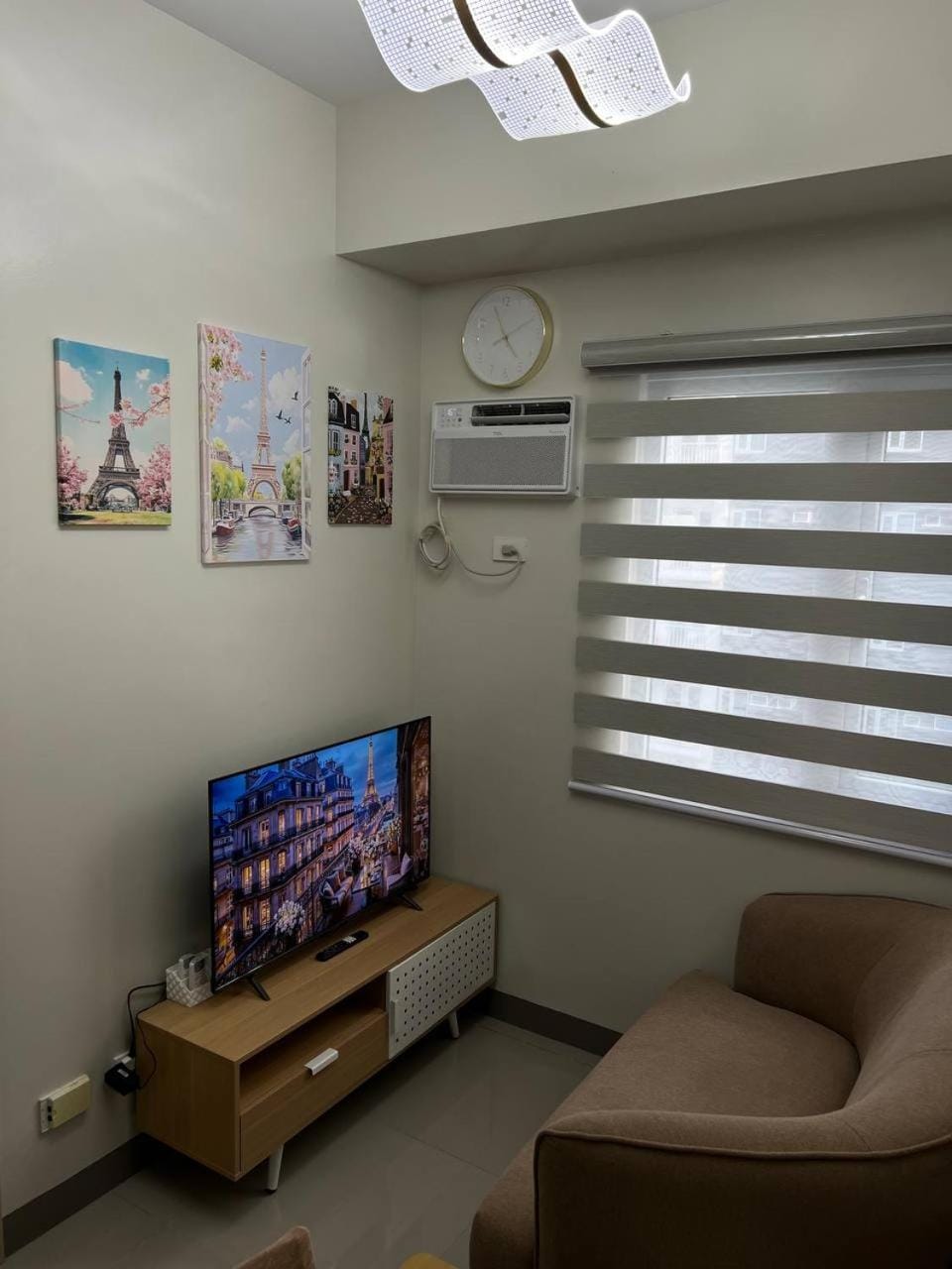 Communal lounge/ TV room, TV and multimedia, Living room, Seating area, Evening entertainment, air conditioner