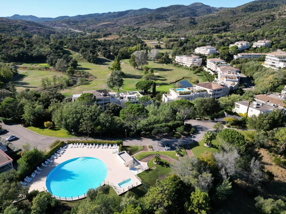 Property building, Nearby landmark, Bird's eye view, Swimming pool, Swimming pool