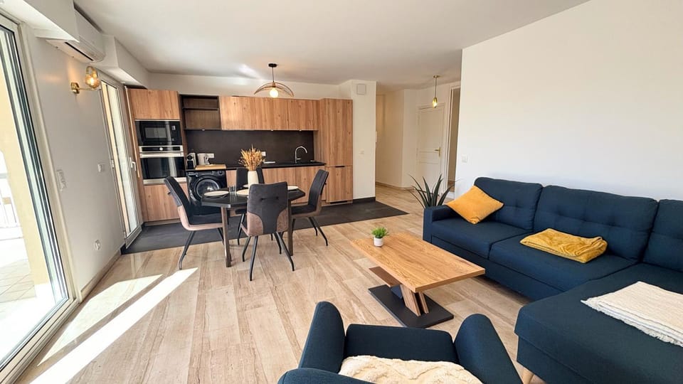 Kitchen or kitchenette, Living room, Seating area, Dining area, stove