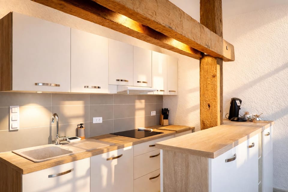 Coffee/tea facilities, Kitchen or kitchenette, dishwasher, microwave, oven, stove, toaster, kitchen