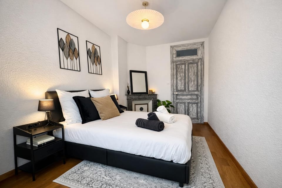 Bed, Photo of the whole room, Bedroom, towels, wardrobe