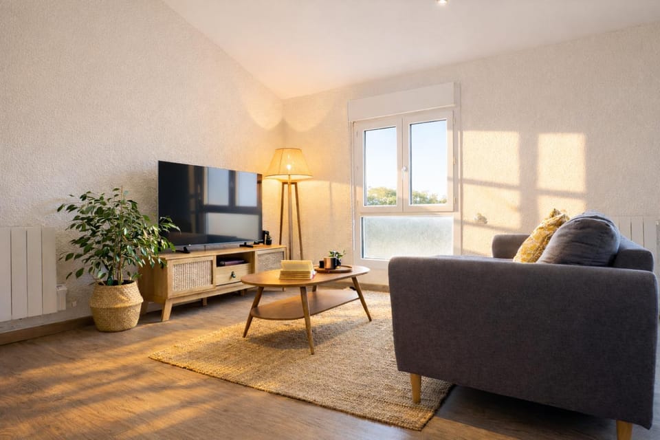 TV and multimedia, Living room, Mountain view