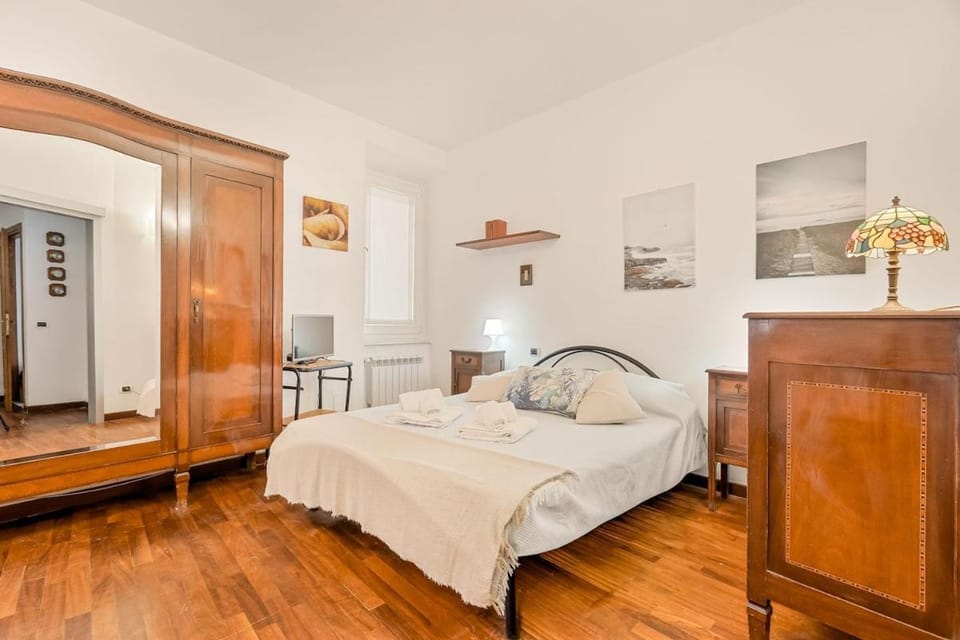 La Loggia del Delfino 5 Terre Sea View AC Apartment in Lerici