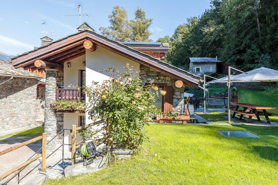 Property building, Patio, Spring, Day, Garden, Garden view