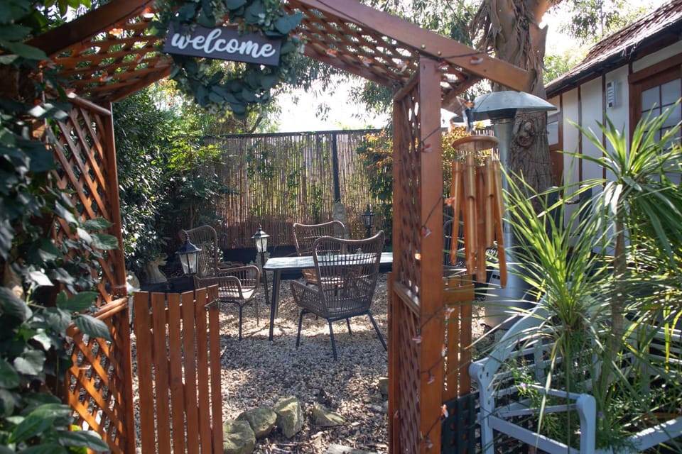 Neighbourhood, Garden, Dining area, Garden view