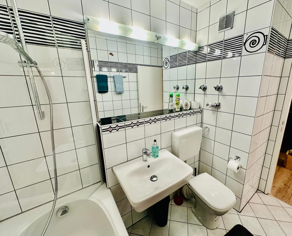 Shower, Toilet, Bathroom, Bath