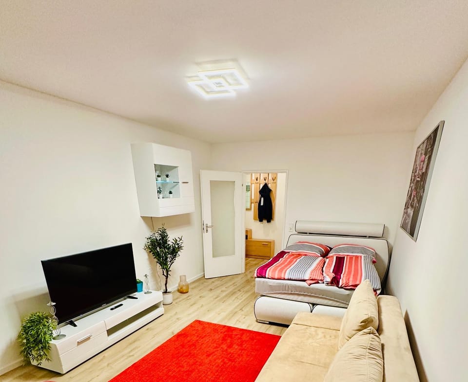 TV and multimedia, Living room, Photo of the whole room, Bedroom