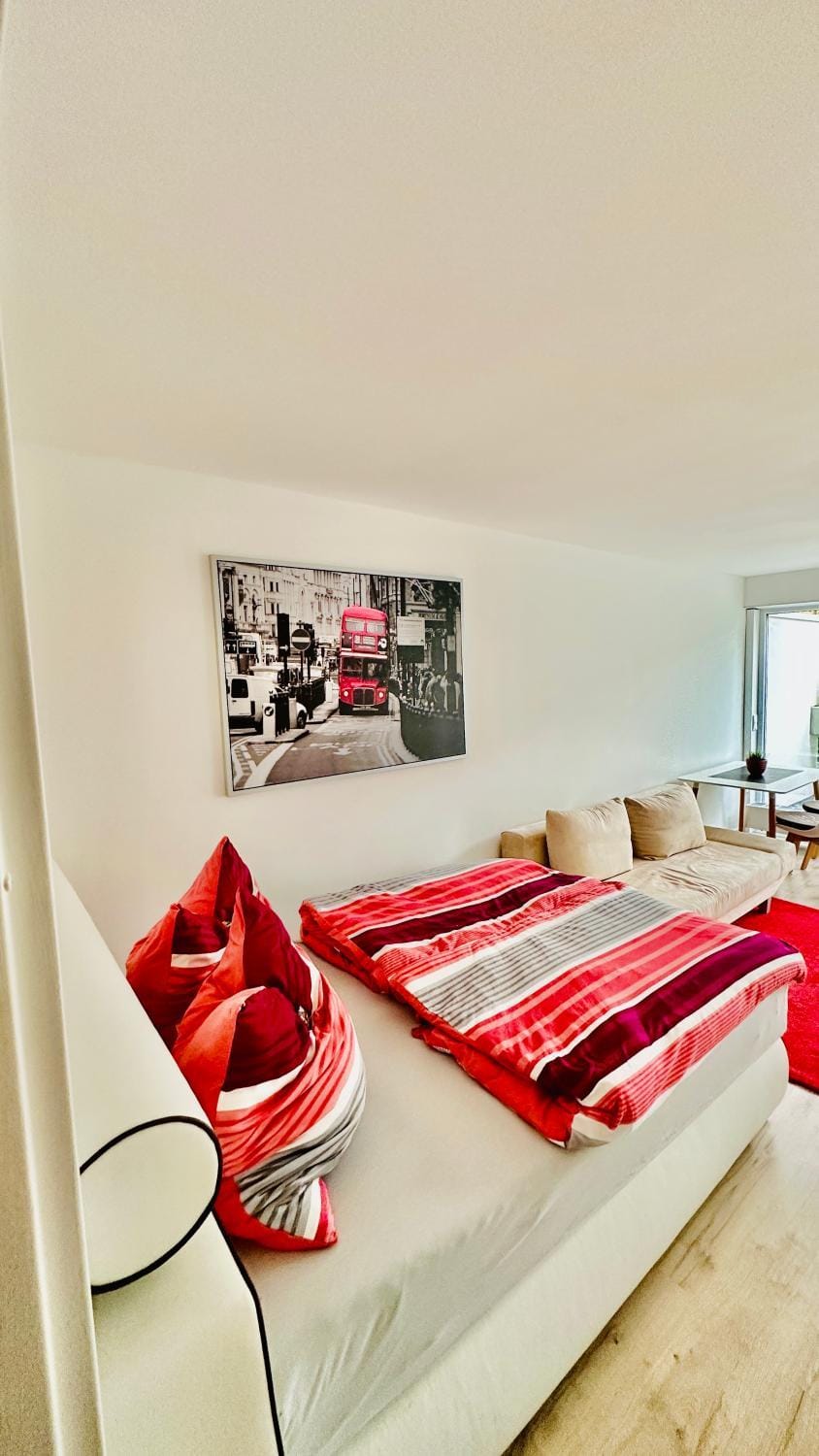Living room, Photo of the whole room, Bedroom