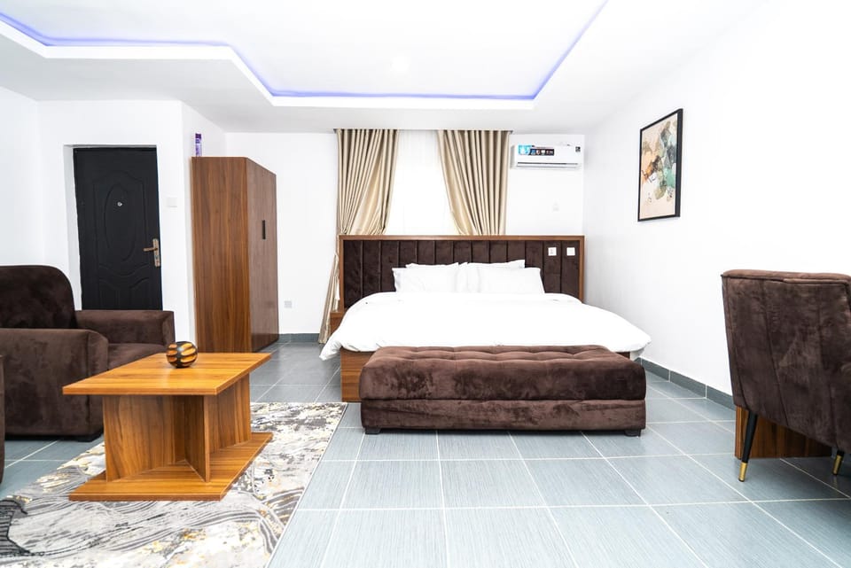TV and multimedia, Seating area, wardrobe, kitchen