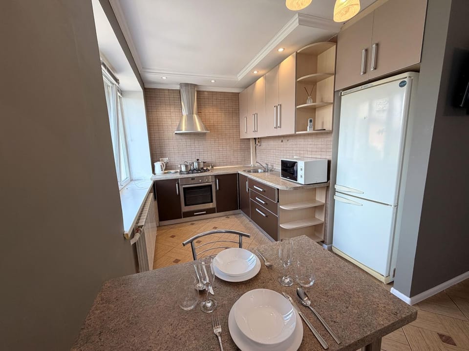 Kitchen or kitchenette, Dining area, dishwasher, oven, pet friendly, stove