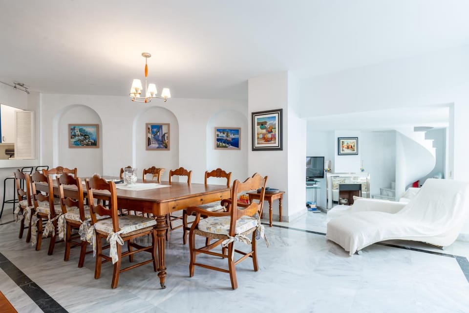 Living room, Dining area