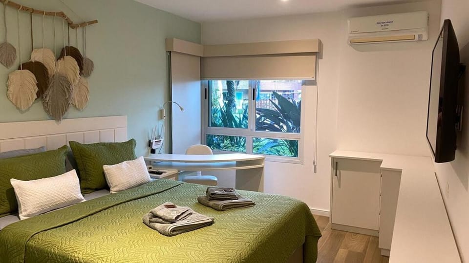 Bed, TV and multimedia, Photo of the whole room, Bedroom, air conditioner