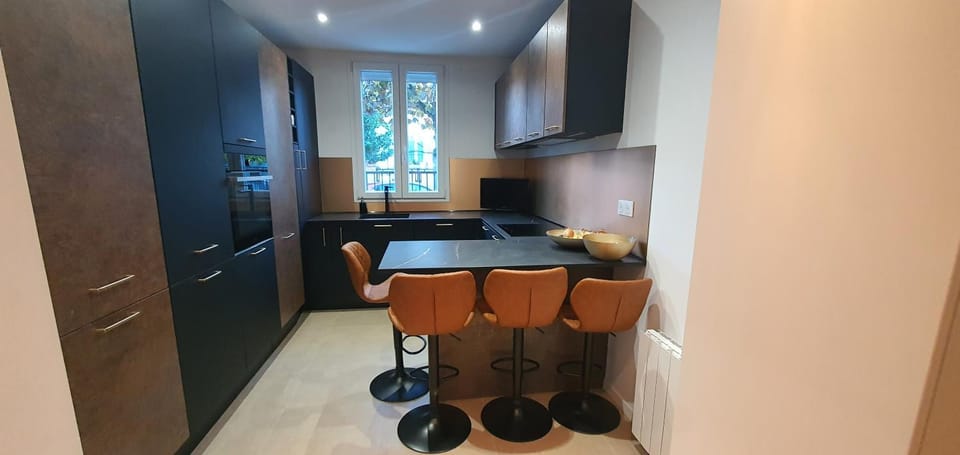 Superbe logement au style Londonien Avec Cinema Ideal pour des grandes familles et professionnels Apartment in Drancy