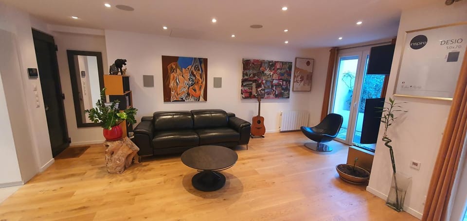 Superbe logement au style Londonien Avec Cinema Ideal pour des grandes familles et professionnels Apartment in Drancy