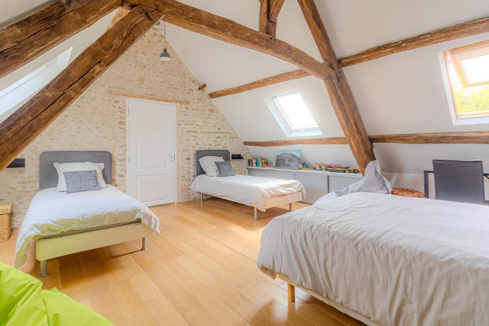 Bed, Photo of the whole room, Bedroom
