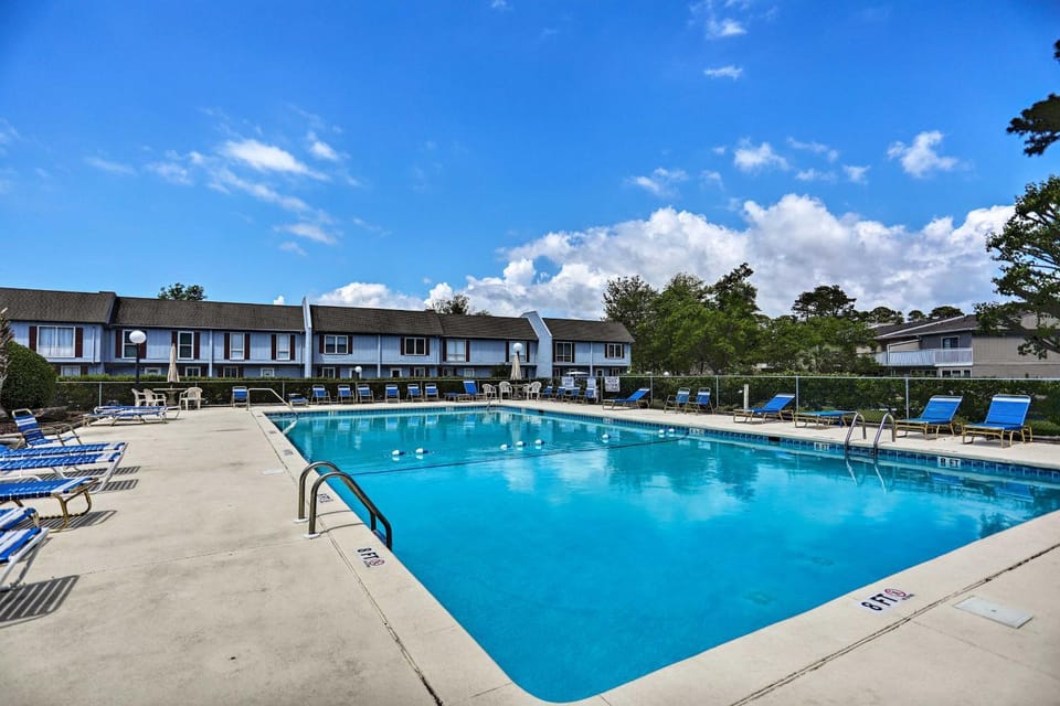 1 Mi to Cherry Grove Beach: Quiet Escape w/ Deck House in North Myrtle Beach