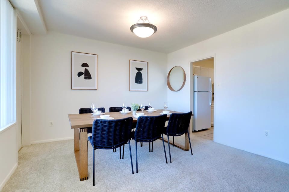 Seating area, Dining area