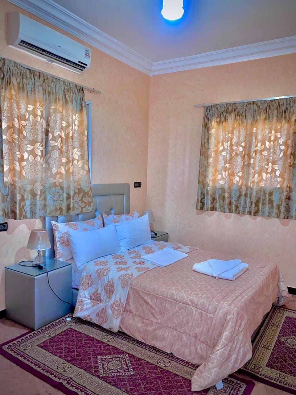 Bedroom, towels, air conditioner