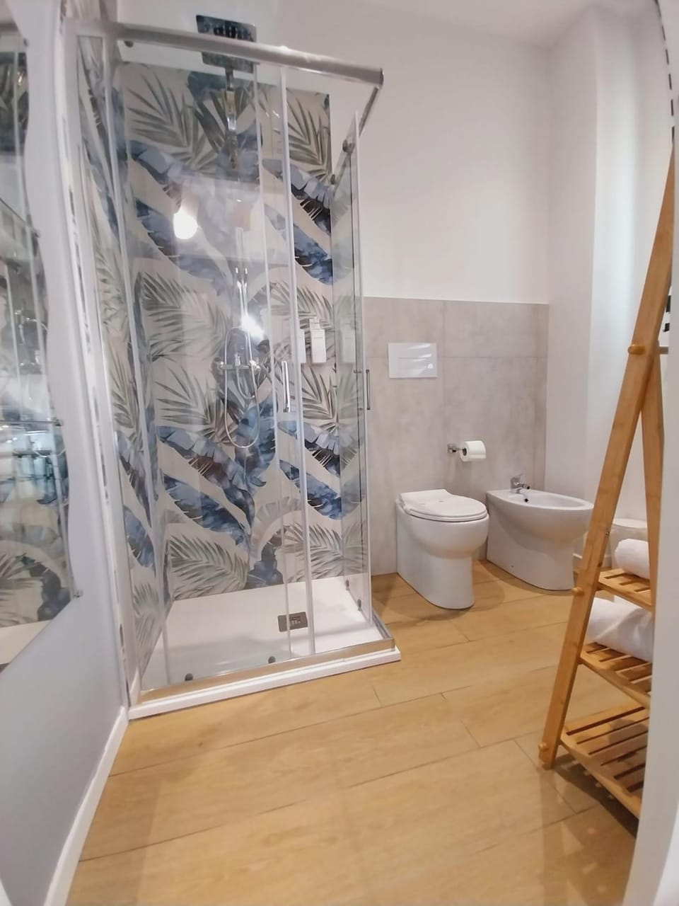 Shower, Toilet, Bathroom, bidet, towels