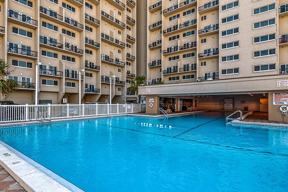 Pinnacle Port C2-404 Apartment in Sunnyside